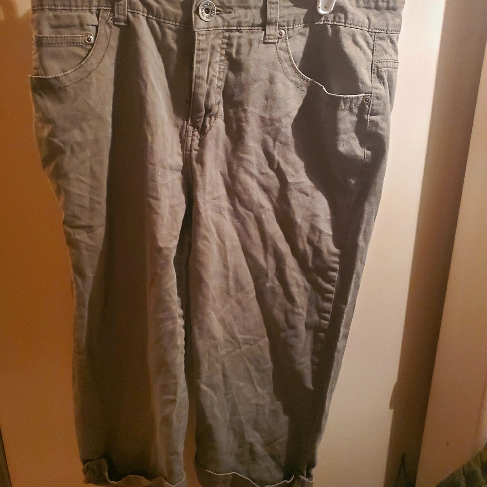 Brown capri pants